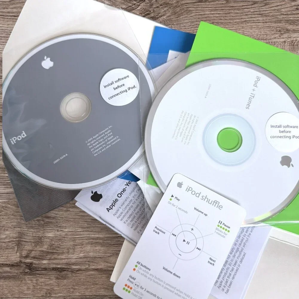 Apple iPod Shuffle 1st Gen Orig Box CDs Manuals Lanyard Earbud Covers No Player